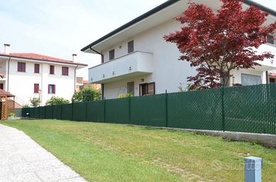 Recinzione giardino, siepe artificiale.