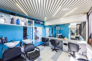 Locale commerciale con posto auto nel cuore di Var