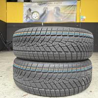 2 Gomme 215/60R17 Goodyear Invernali 95% residui