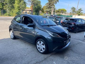 Toyota Aygo 1.0 VVT-i 69 CV 5 porte x-play