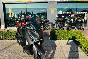 YAMAHA X-MAX 300 TUTTO INCLUSO ANCHE PASSAGGIO!