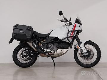 Ducati Desertx 2024 Con valige e barre paramotore