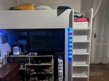 Scrivania con armadio e letto balco