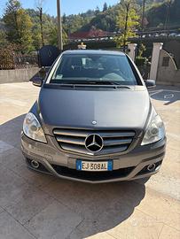 MERCEDES BENZ B180