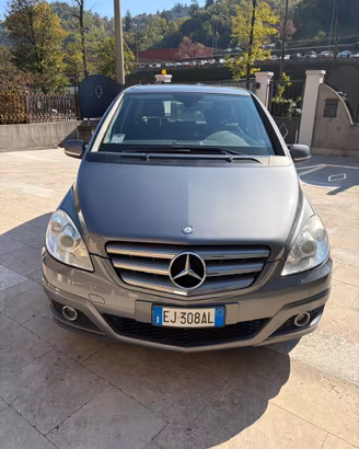 MERCEDES BENZ B180
