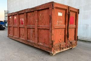 Cassone usato da ingombranti 7.20