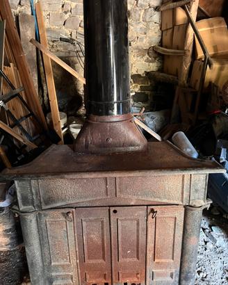 Grande camino stufa a legna in ghisa stile rustico