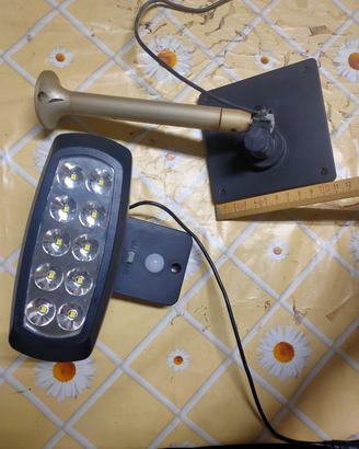 Faretto LED ad energia solare con sensore 