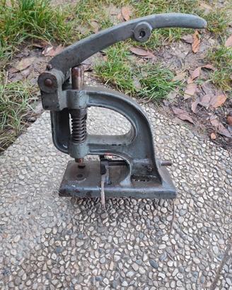 pressa bottoni calzolaio bordatrice lamiera 