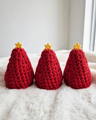 Set alberelli di natale rossi con stella gialla
