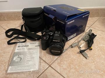 Fotocamera digitale compatta Olympus SP570UZ