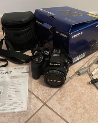 Fotocamera digitale compatta Olympus SP570UZ