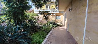 Ampio 5 vani Terrazza Giardino Garage zona Tivoli