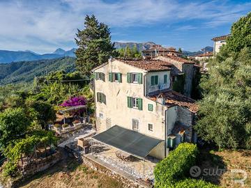 Ampio rustico con vista mare
