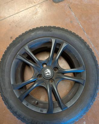 4 cerchi in lega + 4 gomme invernali Goodyear 