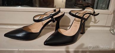 Tacchi neri eleganti usati una volta