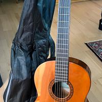 Chitarra piccola , cistodia e appoggio