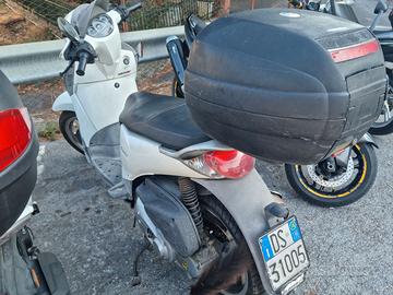 Aprilia Scarabeo 125 del 2010 gommato nuovo + para
