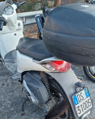 Aprilia Scarabeo 125 del 2010 gommato nuovo + para