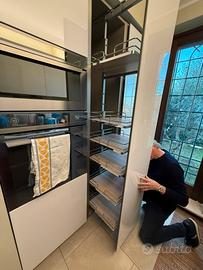 Meccanismo colonna dispensa estraibile cucina
