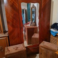 mobili vecchi (armadio 3 ante) + 2 comodini)