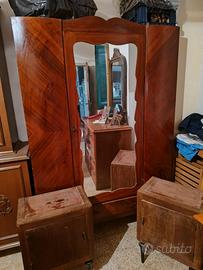 mobili vecchi (armadio 3 ante) + 2 comodini)