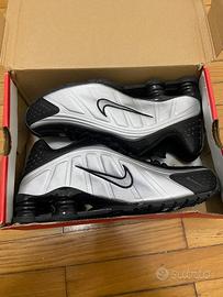 Nike Shox R4 Sneakers da Uomo - Nero/Grigio EU 44