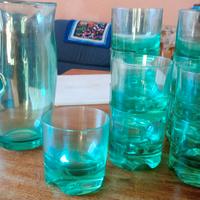 caraffa in plastica dura con bicchieri 