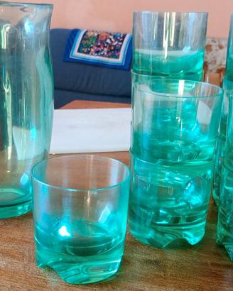 caraffa in plastica dura con bicchieri 
