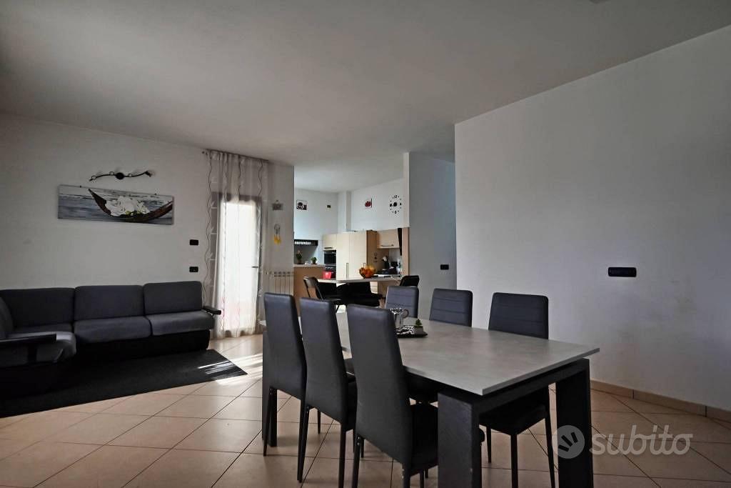 Villa di 506 m² con più di 5 locali a Putignano - Altro