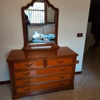 Comò con cassetti e specchiera