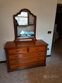 Comò con cassetti e specchiera