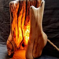 lampada in legno d'ulivo