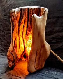 lampada in legno d'ulivo
