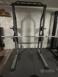 Rack da palestra con pesi, bilanciere e panca