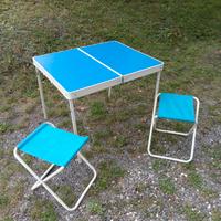 Tavolino da campeggio e due sgabelli 