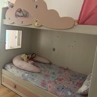 Letto a castello con corridoio-cassapanca