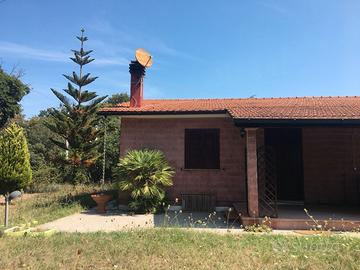 Porzione di bifamiliare su una collina aranova