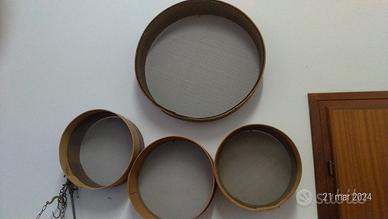 Tre setacci piccoli e uno medio