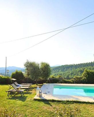 Rustico / Casale di 215 m² con 5 locali e box auto