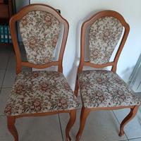 Due sedie vintage in legno