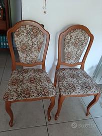 Due sedie vintage in legno
