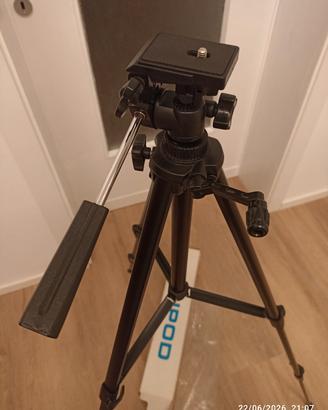 CAVALLETTO TREPPIEDI TRIPOD
CON GAMBE TELESCOPICHE