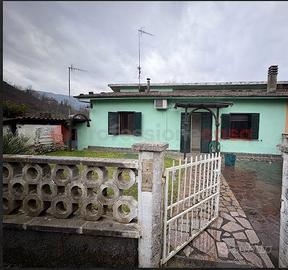 Villa bifamiliare Barga [UM196CVVRG]