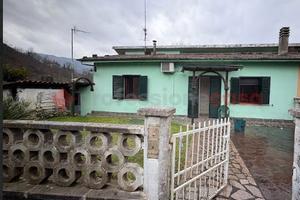 Villa bifamiliare Barga [UM196CVVRG]