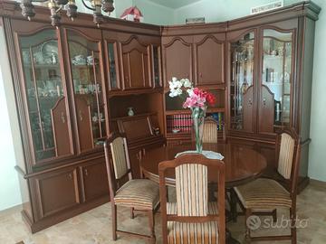 mobile soggiorno completo di tavolo e sedie 