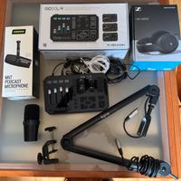 GoXlr e Microfono Shure MV7 con cuffie