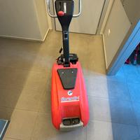 Lavapavimenti a batteria