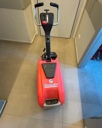 Lavapavimenti a batteria