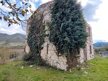 Casello ex ferrovie + terreno